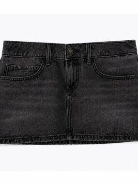 Hollister Low-Rise Denim Skort Charcoal Wash Size W26 / Size 2